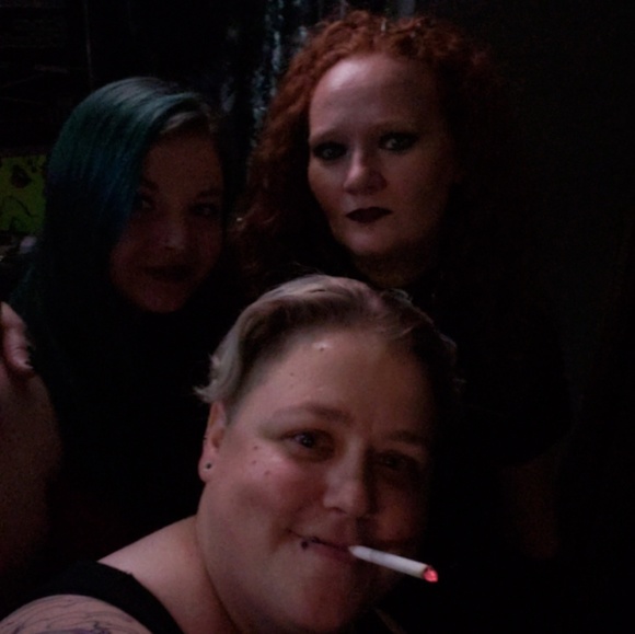 Hi there! I'm Nikki & thank you for stopping by. - Picture 4 of 6